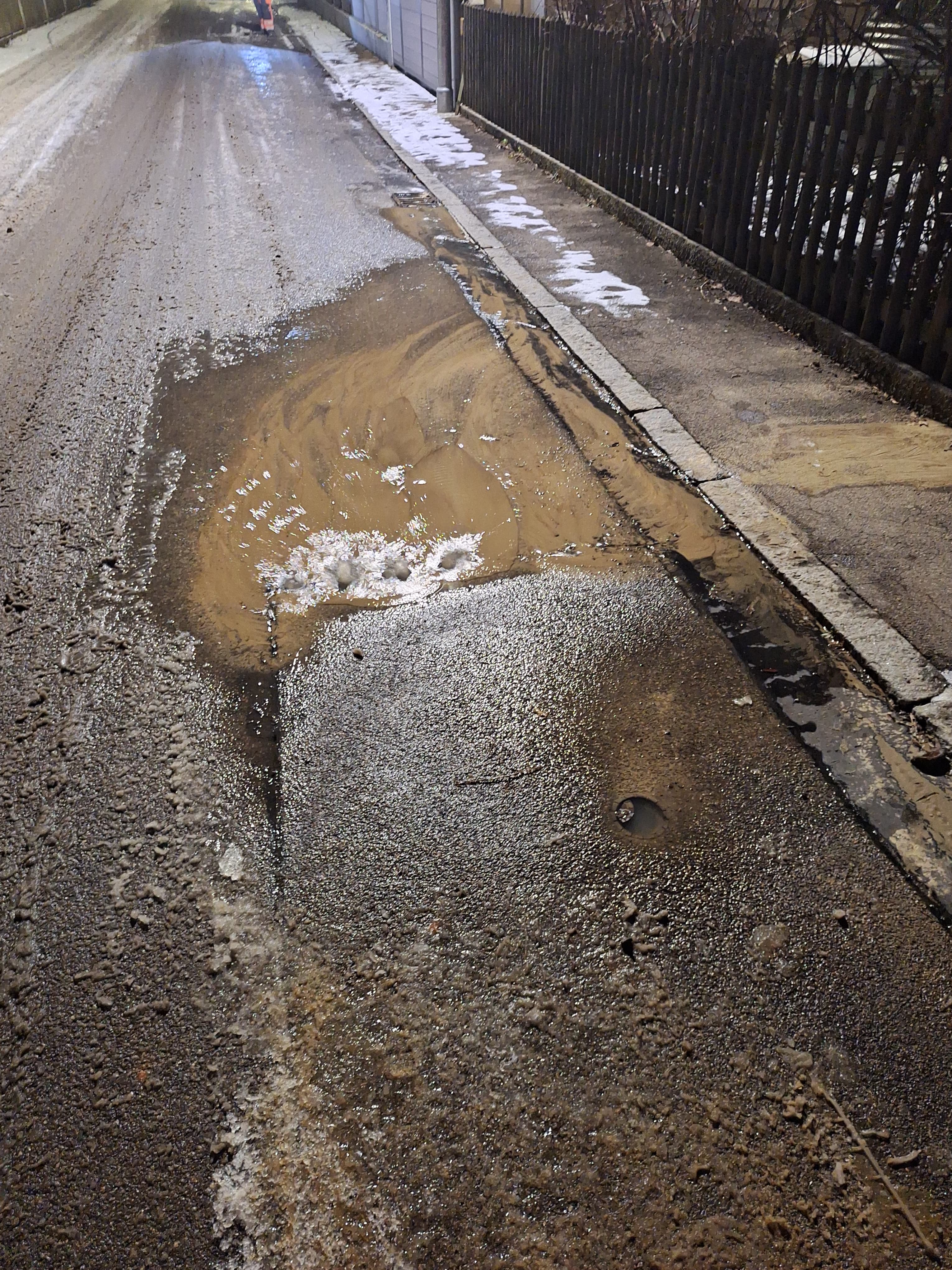 Nr. 2/26 THL Straße überschwemmt